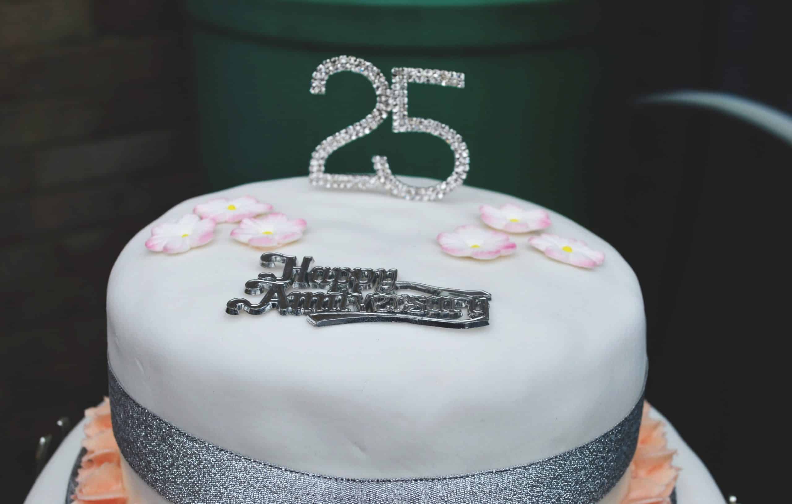 anniversary-cake-for-a-25th-wedding-celebration-2022-10-31-09-56-23-utc