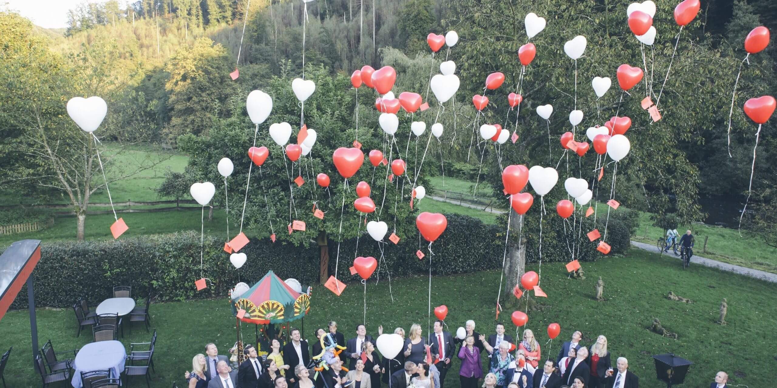 Start-Luftballons-Hochzeitsgesellschaft-Einfach-Heiraten-panorama